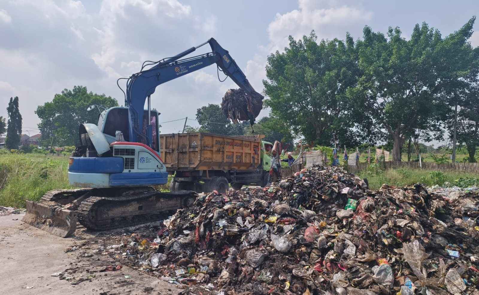 Pemerintah Desa Laban, Kecamatan Menganti, menggandeng Dinas Lingkungan Hidup (DLH) Gresik untuk mengedukasi warga terkait penanggulangan serta pemanfaatan sampah.