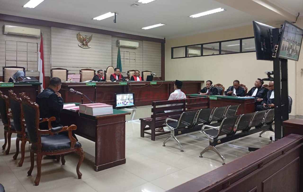 Sidang putusan penyalagunaan CSR PT Smelting yang digelar di Pengadilan Negeri Tindak Pidana Korupsi (PN Tipikor) Surabaya, pada Rabu (18/6/2025).