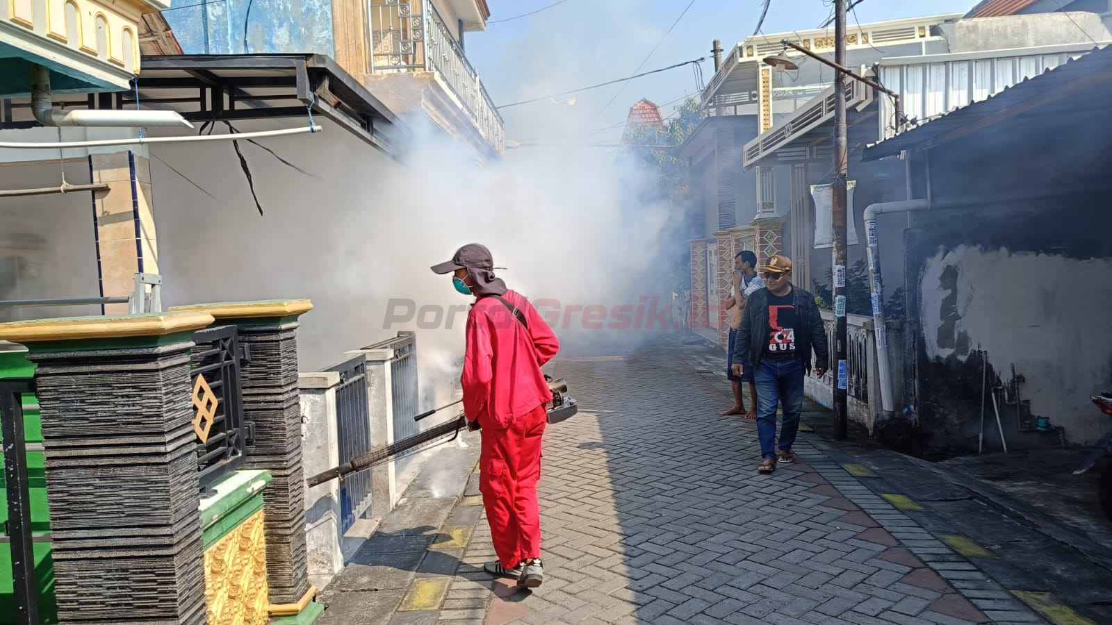 Pemerintah Desa Dahanrejo lakukan fogging ke seluruh dusun di wilayahnya.