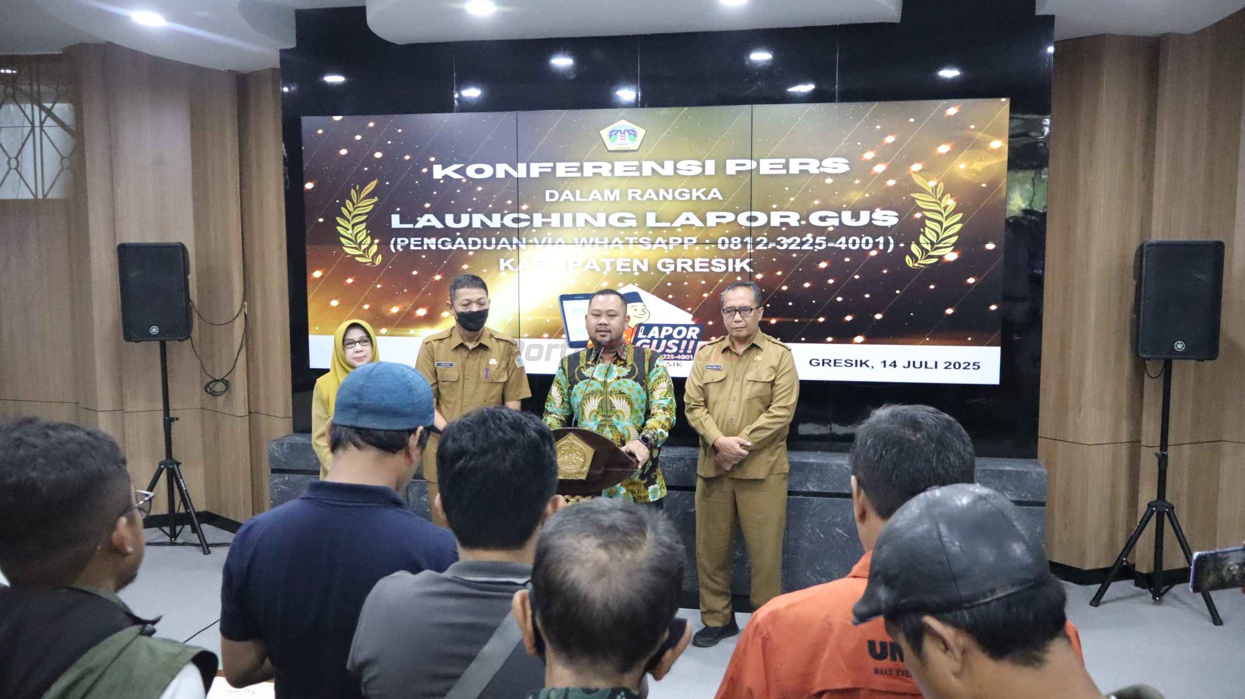 Bupati Gresik Fandi Ahmad Yani saat Lewat peluncuran kanal aduan berbasis WhatsApp bernama Lapor GUS (Gresik Urus Segera).