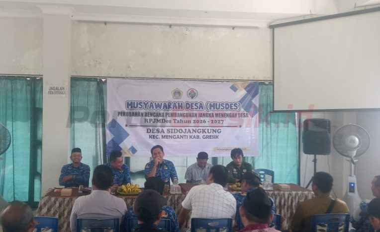 Rapat Musyawarah Desa (Musdes) Perubahan Rencana Pembangunan Jangka Menengah Desa (RPJMDes) Sidojangkung Kecamatan Menganti pada Kamis siang (17/07/2025).