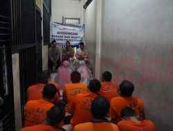 Khidmat! Binrohtal di Rutan Polres Gresik Ajak Tahanan Refleksi dan Perbaikan Diri