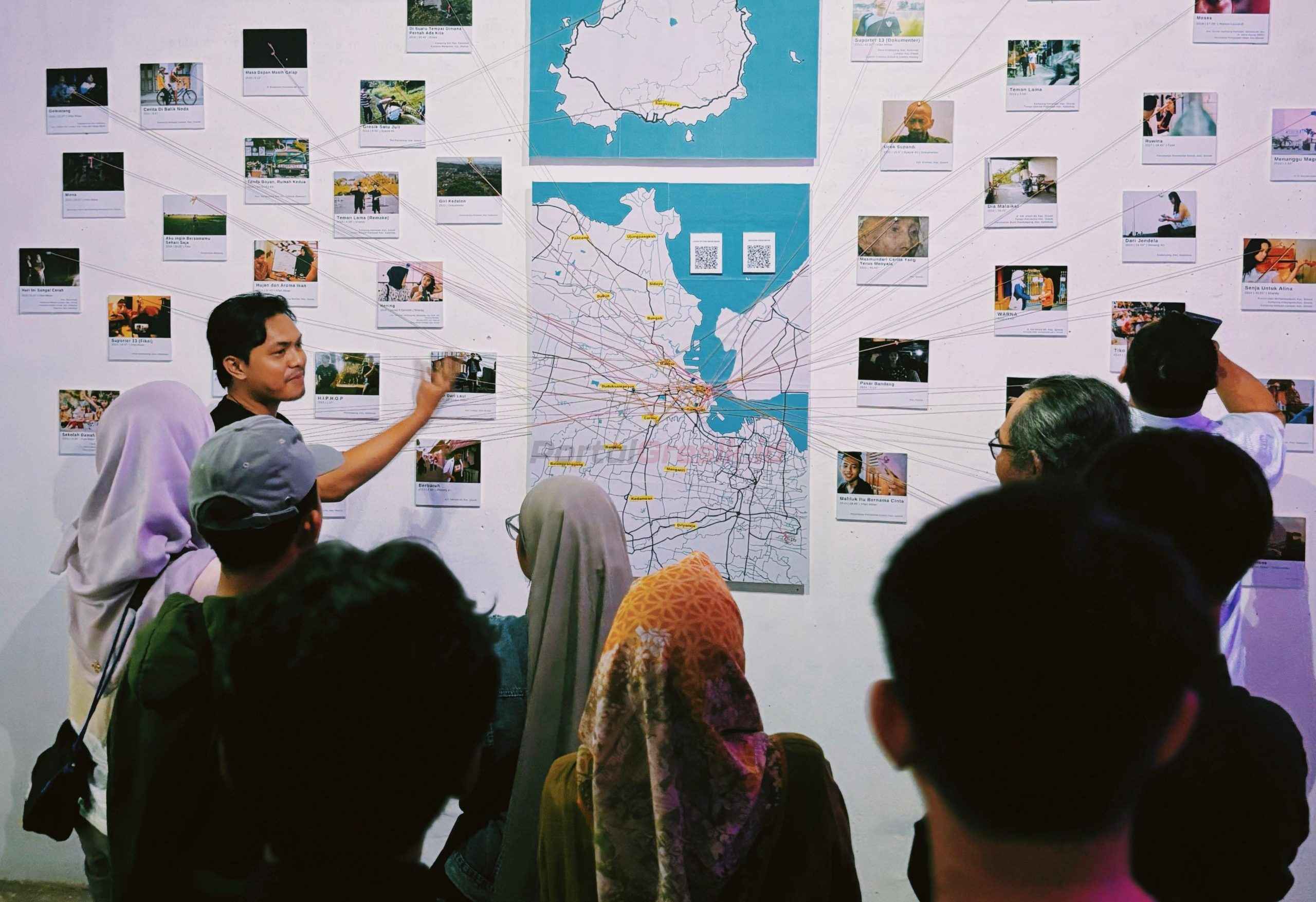 Pameran Refleksi bertajuk Layar Berkembang, yang digelar oleh Gresik Movie, komunitas film asal Kabupaten Gresik yang telah berkarya sejak 28 Oktober 2011.