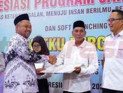 1.664 Warga Gresik Diwisuda Lewat Program JAKETKU, Gus Yani: Semangat Belajar Tak Kenal Usia