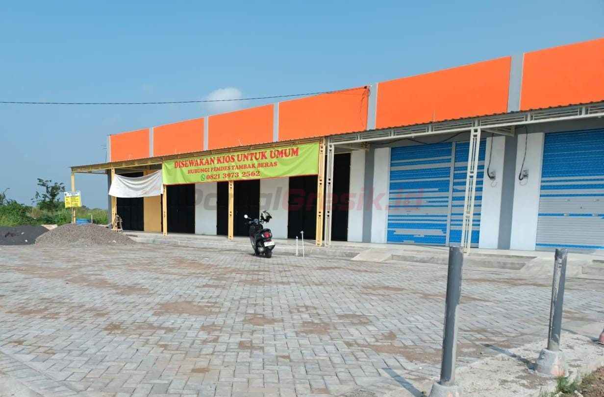 Kios milik Desa Tambakberas Kecamatan Cerme, Kabupaten Gresik siap untuk disewakan.