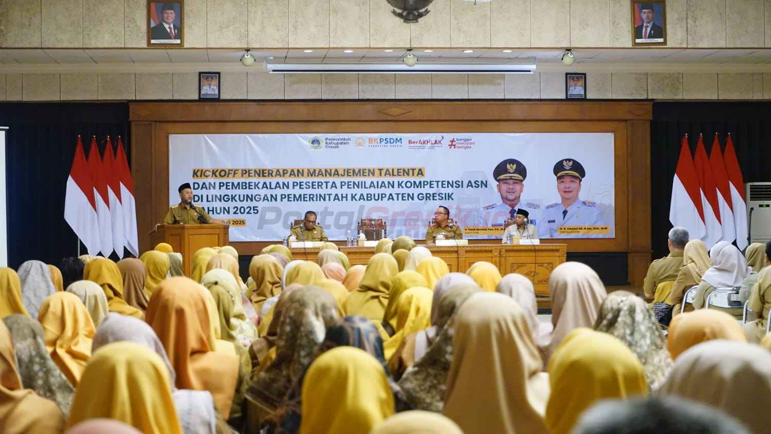 Sambutan Bupati Gresik Fandi Ahmad Yani saat secara resmi meluncurkan penerapan Manajemen Talenta ASN Tahun 2025 melalui kegiatan Kick Off dan Pembekalan Peserta Penilaian Kompetensi ASN yang digelar di Ruang Mandala Bhakti Praja, Kantor Bupati Gresik, Senin (28/7/2025).