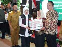 Gresik Terima Bantuan Sosial Rp5,8 Miliar, Gubernur Khofifah Ingatkan Agar Digunakan Tepat Guna