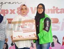 HUT Ke-53, Petrokimia Gresik dan PIKA Berbagi Sembako untuk Lady Ojol Gresik