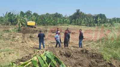 Ketua DPRD Gresik, M. Syahrul Munir, melakukan inspeksi mendadak (sidak) ke lokasi tambang galian C material tanah di Desa Sukorejo, Kecamatan Bungah, pada Senin (28/7).