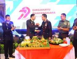 Peringati Hari Bhayangkara ke-79, Polres Gresik Gelar Upacara dan Tasyakuran di Halaman Kantor Pemkab
