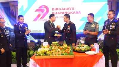 Peringati Hari Bhayangkara ke-79, Polres Gresik menggelar upacara dan tasyakuran pada Senin pagi (1/7/2025)