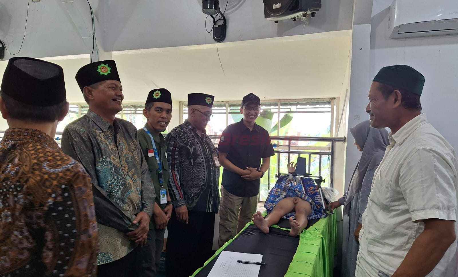 KSPPS BMT Mandiri Sejahtera Karangcangkring bekerja sama dengan Lembaga Amil Zakat Nurul Hayat Gresik menggelar kegiatan sosial Khitan Bahagia, Sabtu (5/7/2025).