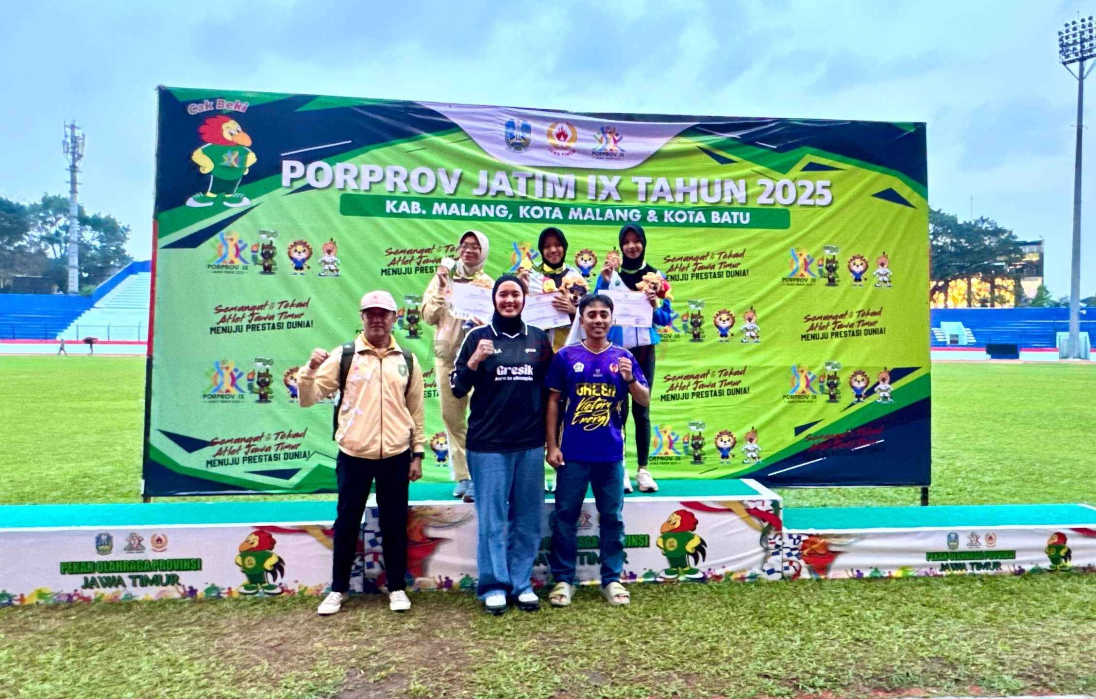 Atlet Nienda Meisha Aulia P., yang turun di nomor Panca Lomba (lompat tinggi, tolak peluru, 200 meter, lompat jauh, dan 800 meter), berhasil mempersembahkan medali emas pada cabang olahraga terakhir yang digelar di Stadion Gajayana, Kota Malang, Sabtu (5/7/2025).