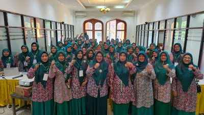 Sebanyak 70 muslimah dari berbagai unsur pengurus PD, PC, hingga perwakilan Masjid Agung Gresik mengikuti Pelatihan Leadership dan Keorganisasian yang digelar PD BKMM-DMI Kabupaten Gresik di Aula Masjid Maulana Malik Ibrahim, Sabtu (5/7/2025).