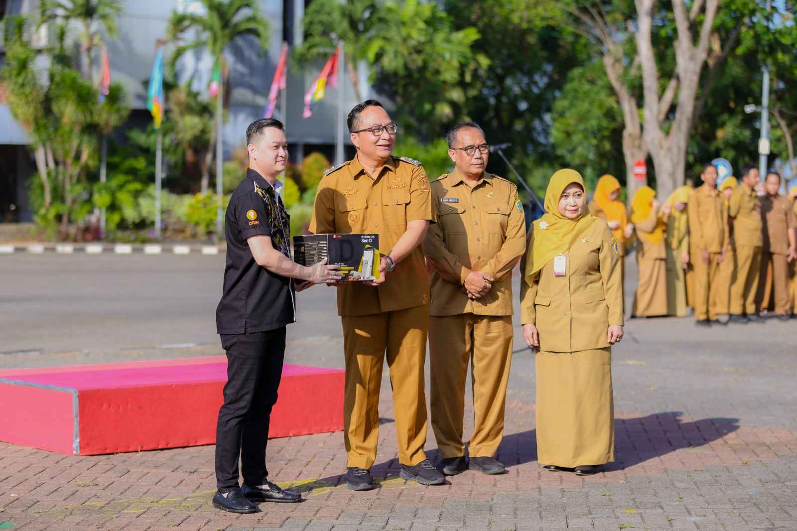 Pemerintah Kabupaten (Pemkab) Gresik menerima hibah 35 perangkat GPS Tracker dari PT Vastel Telematika Integrasi untuk mendukung layanan ambulans di wilayahnya.