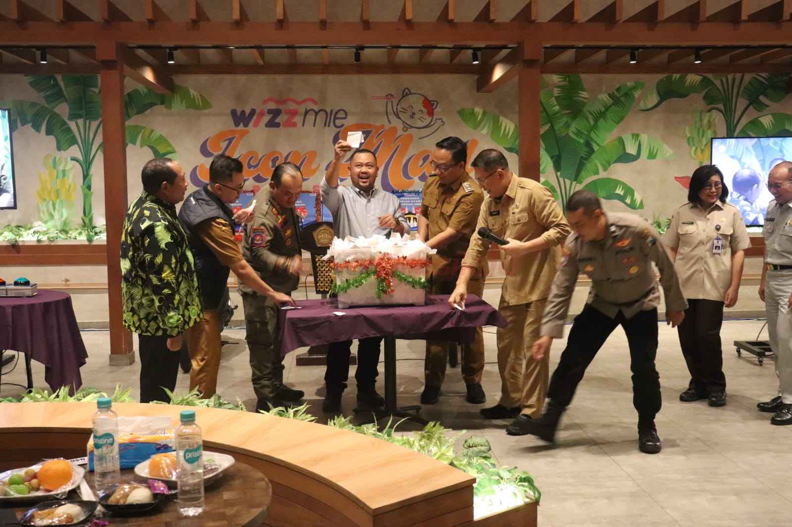 Pemerintah Kabupaten Gresik menggelar acara Pemberian Apresiasi Wajib Pajak di Wizzmie Icon Mall pada Selasa (8/7) sore.