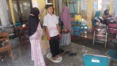 Pelayanan Kesehatan Pemerintah Desa Tebalo, Kecamatan Manyar, melalui program Posyandu Integrasi Layanan Prima (ILP) yang digelar rutin setiap bulan.