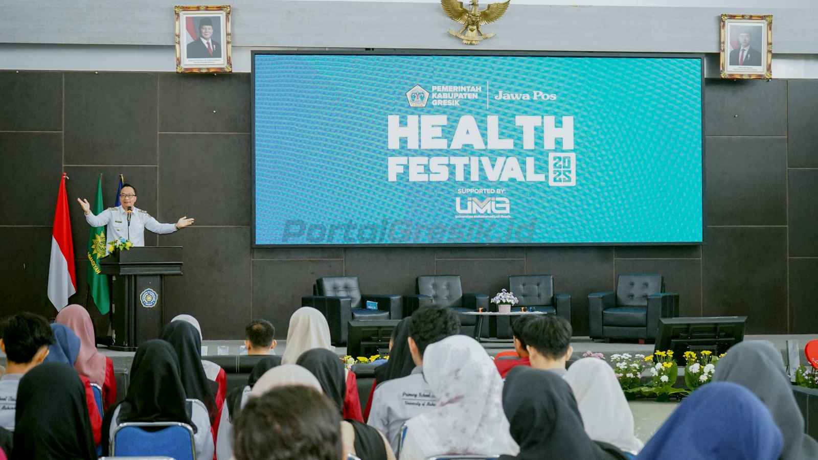 Wakil Bupati Gresik Asluchul Alif saat memberikan sambutan sekaligus membuka Health Festival 2025 di Universitas Muhammadiyah Gresik (UMG) pada Rabu (9/7).