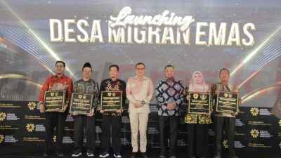 Peluncuran program Desa Migran Emas oleh Menteri Pelindungan Pekerja Migran Indonesia (PPMI) sekaligus Kepala BP2MI Abdul Kadir Karding, didampingi Bupati Gresik Fandi Akhmad Yani, di Wahana Ekspresi Poeponegoro (WEP), Jumat (11/7/2025).