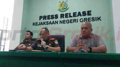 Confrensi Pers ungkap dugaan 3 kasus korupsi di Kabupaten Gresik.