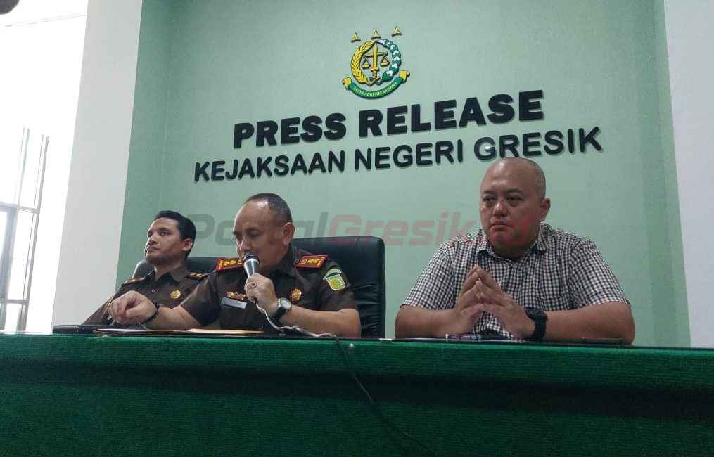 Confrensi Pers ungkap dugaan 3 kasus korupsi di Kabupaten Gresik.