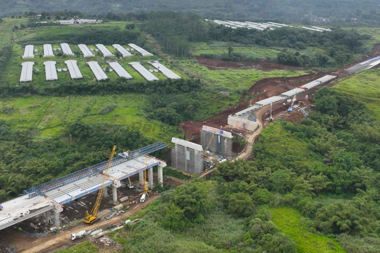 SIG berkontribusi dalam pembangunan Jalan Tol Bocimi (Bogor-Ciawi-Sukabumi) yang juga merupakan Proyek Strategis Nasional (PSN) dengan memasok 29.990 ton semen sejak Desember 2024 hingga Juni 2025.