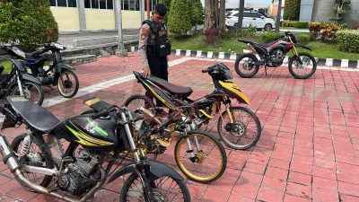 Barang bukti sepeda motor untuk balap liar dari hasil operasi Tipiring tim Raimas Kalamunyeng Polres Gresik.
