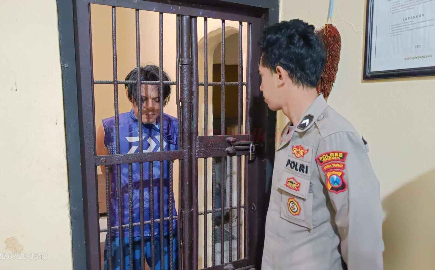 Setelah dua tahun buron, pelaku penganiayaan brutal yang terjadi di Tempat Pelelangan Ikan (TPI) Campurejo, Kecamatan Panceng, Kabupaten Gresik, akhirnya berhasil diringkus aparat kepolisian.