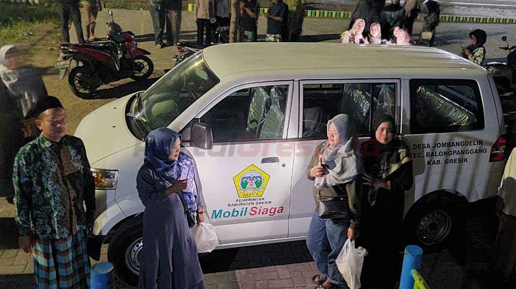 Wajah sumringah dan penuh kebahagiaan terpancar dari masyarakat Desa Jombangdelik, Kecamatan Balongpanggang, Kabupaten Gresik yang telah memiliki mobil siaga melalui anggaran Dana Desa tahun 2025.