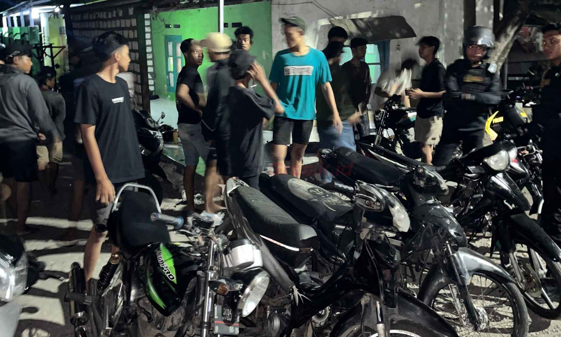 Unit Raimas Kalam Munyeng Satuan Samapta amankan enam remaja saat sedang melakukan balapan liar di Jalan Bungah, Minggu dini hari (3/8/2025).