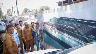 Bupati Gresik Fandi Akhmad Yani bersama Wakil Bupati dr. Asluchul Alif langsung meninjau progres pembangunan UPT Pasar Sidayu atau dikenal juga sebagai Pasar Pahing, yang berlokasi di dekat Alun-Alun Sidayu.