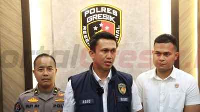 Kasatreskrim Polres Gresik, AKP Abid Uais Al-Qarni Aziz saat melakukan pers relese terkait galian C ilegal, Senin (4/8/2025).