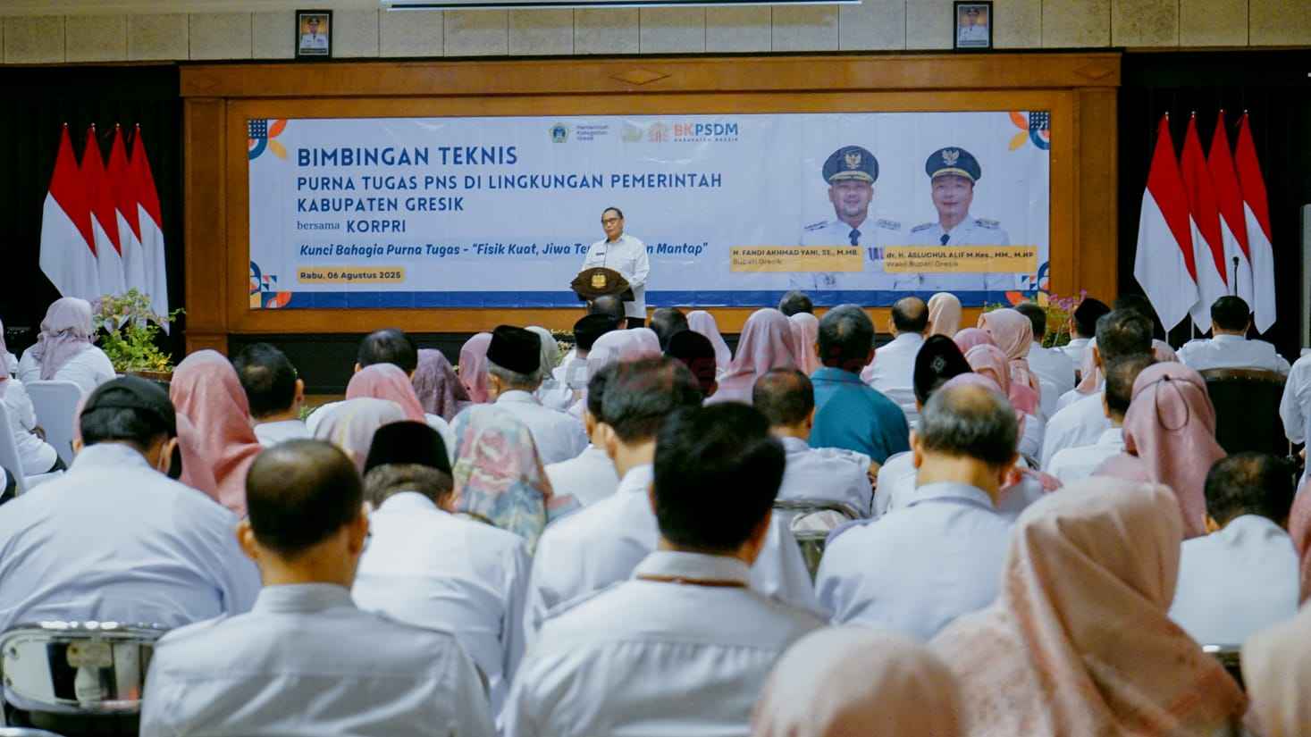 Sebanyak 213 Pegawai Negeri Sipil (PNS) di lingkungan Pemerintah Kabupaten Gresik mengikuti kegiatan Bimbingan Teknis (Bimtek) Pembekalan menjelang masa purna tugas.