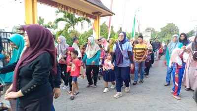 Jalan Sehat Semarakkan Peringatan HUT ke-80 RI di Desa Indrodelik