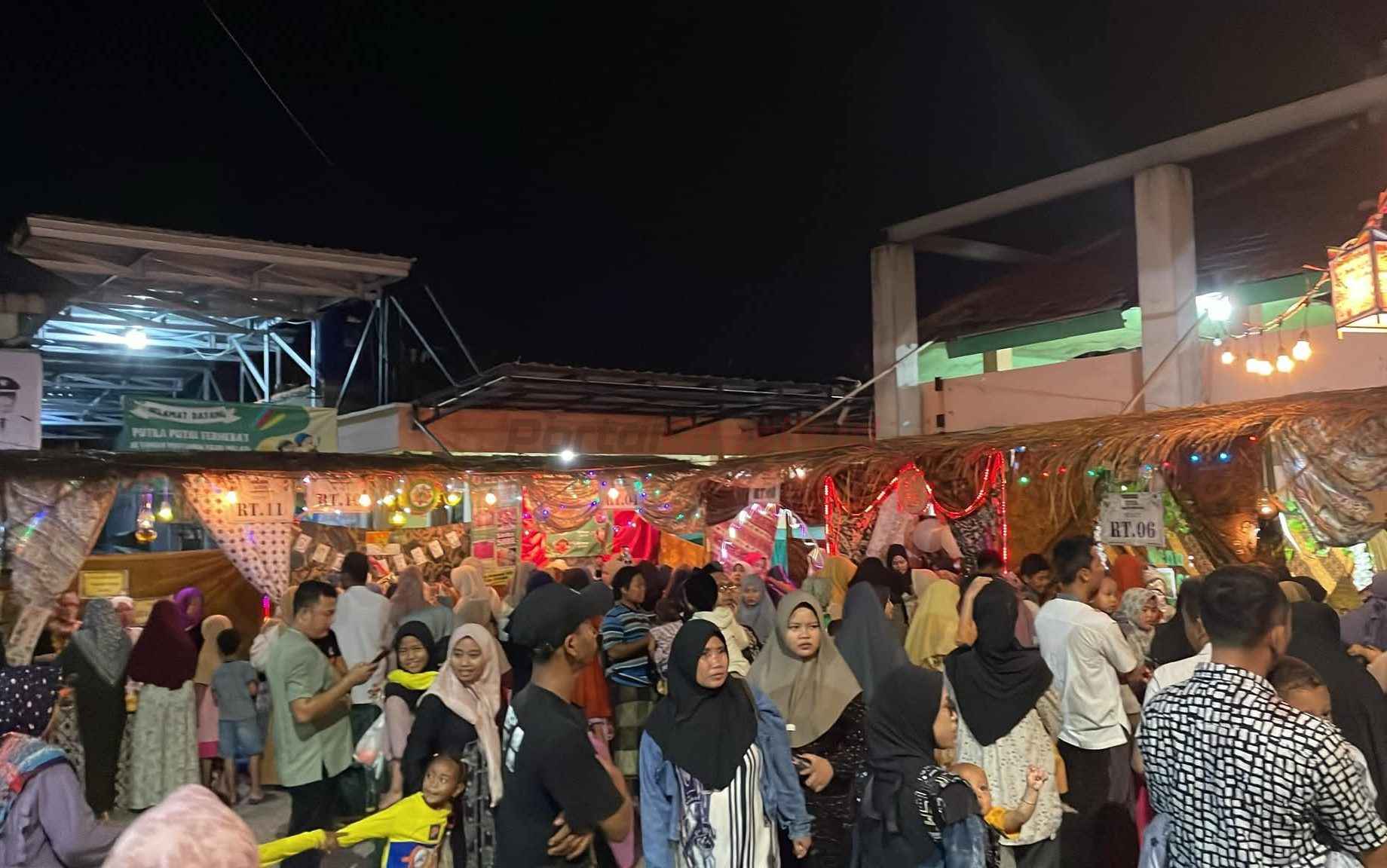 Peken Madanten : Festival Bedanten Tempo Doeloe, bazar yang untuk pertama kalinya digelar sebagai upaya menghidupkan kembali kenangan kuliner dan budaya era 70-an. Kegiatan ini diselenggarakan di halaman Balai Desa Bedanten, Kecamatan Bungah, Sabtu (9/8/2025) siang.