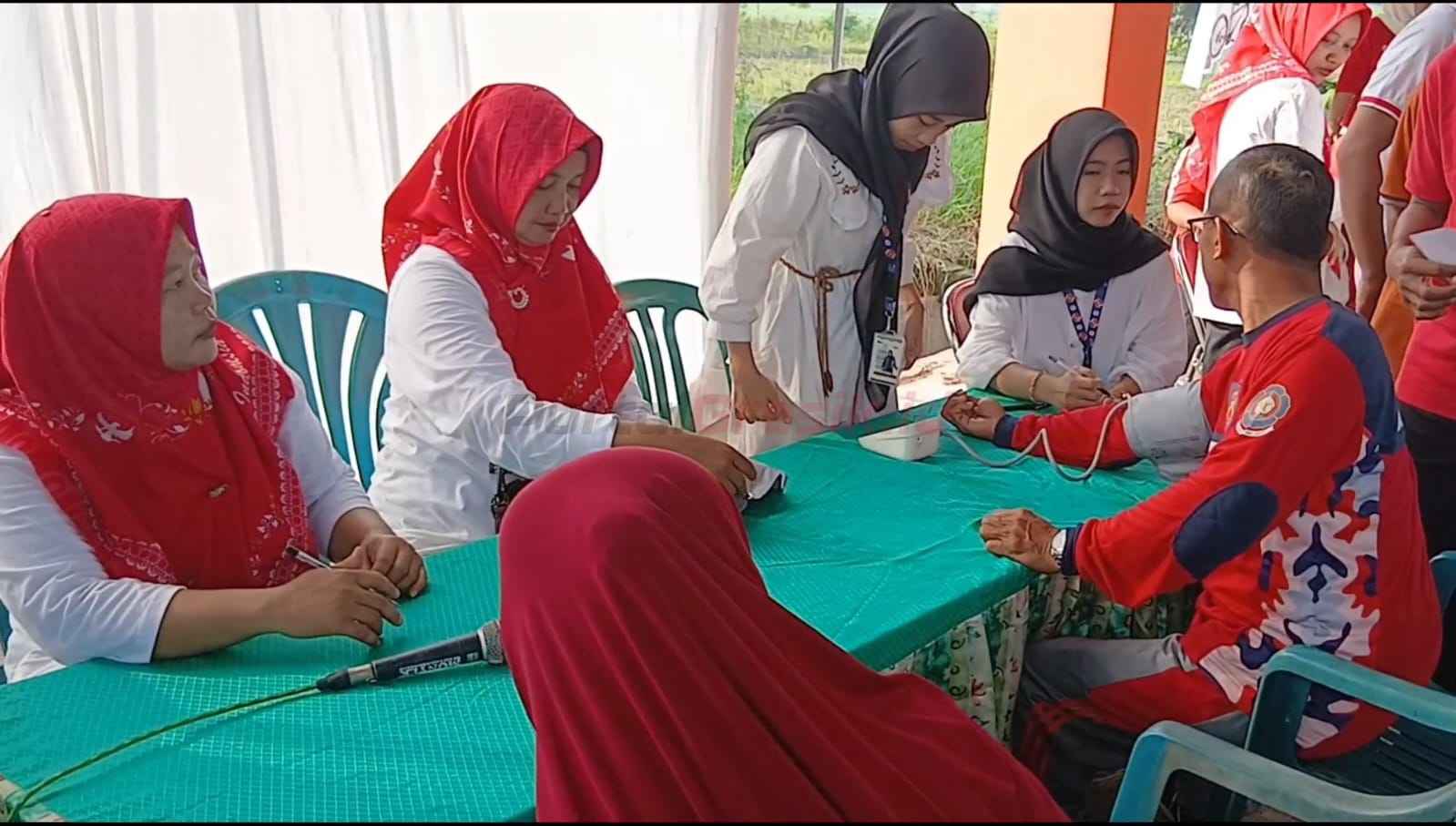 Mengusung tema Peduli Lansia, Sehat Bersama. Peringatan Hut RI ke 80 di Dusun Tanahlandean gelar pemeriksaan gratis untuk lansia.