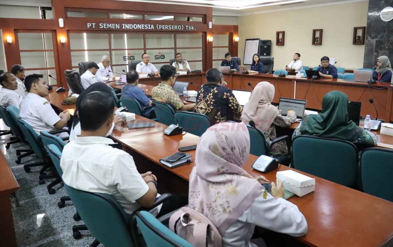 Wakil Bupati Gresik Asluchul Alif saat membuka pleno Tim Pendampingan KMP Gresik yang digelar Rabu (13/8), dihadiri perwakilan perguruan tinggi dan Organisasi Perangkat Daerah (OPD) terkait.