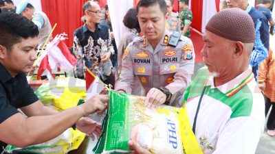 Polres Gresik bersama Bulog Cabang Surabaya menggelar Gerakan Pangan Murah (GPM) di Pasar Burung Giri, Kecamatan Kebomas, Kamis (14/8/2025).