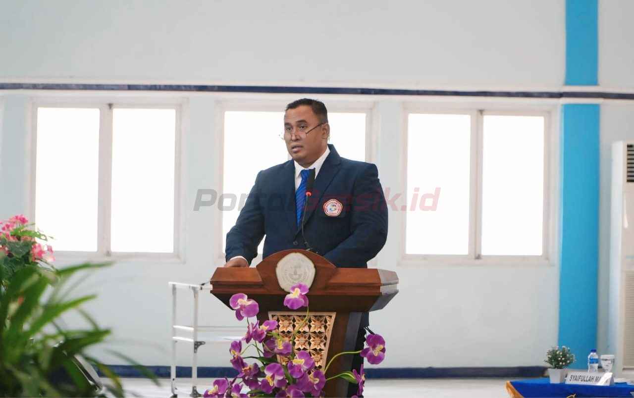 Kepala Desa Pangkahwetan Syaifullah Mahdi Dalam ujian terbuka promosi doktor yang digelar Kamis (14/8/2025), Sandi lulus dengan predikat Cumlaude/Pujian.