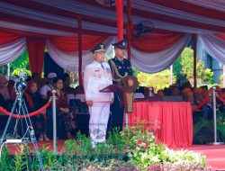 Upacara HUT ke-80 RI di Gresik Penuh Haru dan Kebanggaan, Pasangan Kepala Dinas Dapat Hadiah Spesial