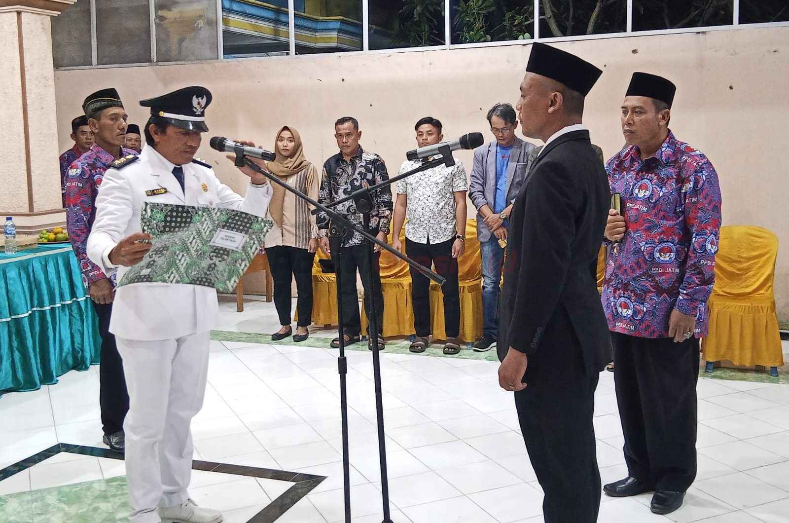 Pelantikan perangkat desa baru dengan jabatan Kepala Dusun (Kasun) Kemerogan di Balai Desa Pranti, Kamis (21/8/2025) malam.