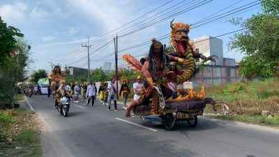 Parade Budaya Dalegan: Ribuan Warga Tumpah Ruah, Meriahkan HUT RI ke-80