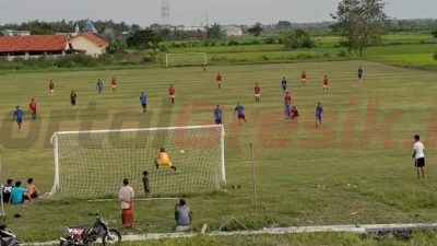 Lapangan Sepak Bola Gelora Ipora Desa Klotok Kecamatan Balongpanggang.