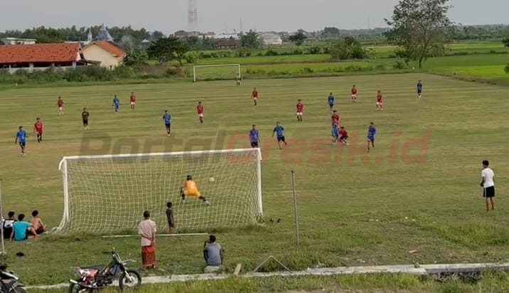 Lapangan Sepak Bola Gelora Ipora Desa Klotok Kecamatan Balongpanggang.