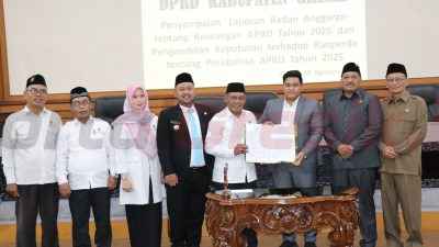 Ketua DPRD Kabupaten Gresik, Muhammad Syahrul Munir, menandatangani Nota Kesepakatan dengan Badan Amil Zakat Nasional (Baznas) Kabupaten Gresik terkait pengumpulan, pendistribusian, dan pendayagunaan zakat, infak, serta sedekah (ZIS).