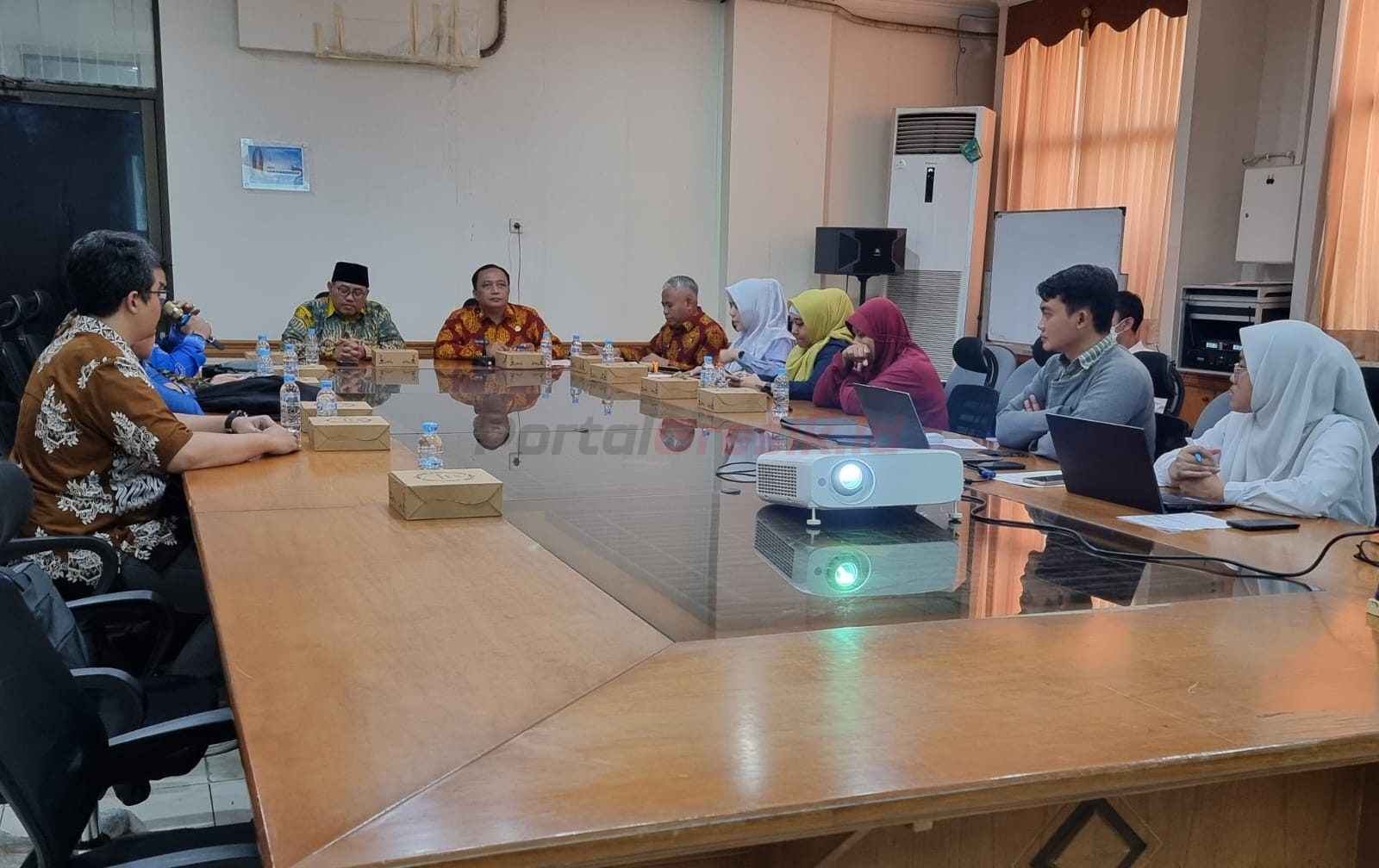 Pemerintah Kabupaten (Pemkab) Gresik bersama Universitas Muhammadiyah Gresik (UMG) membahas nota kesepahaman (MoU) di Ruang Dewi Sekardadu, Kantor Bupati Gresik, Jumat (29/8/2025).
