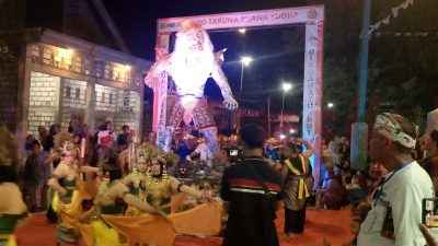 Dusun Pereng Kulon, Desa Melirang, Kecamatan Bungah gelar Karnaval dan Pawai Budaya Rakyat serta Pertunjukan Drama Seni Nusantara yang digelar Sabtu (30/8/2025) malam.