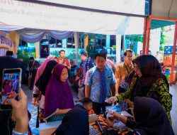 Pemkab Gresik Gelar Pasar Sembako Murah, Warga Antusias Serbu Beras Harga Rp11.500/Kg