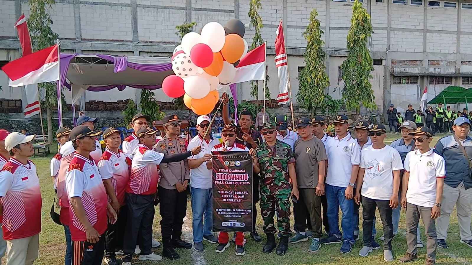 Pembukaan Pekan Olahraga Sidoraharjo 2025 di Lapangan olahraga Desa Sidoraharjo, Kecamatan Kedamean, Gresik, Jumat (05/08/2025).