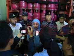 Gubernur Khofifah Kirim Bantuan Logistik ke Bawean, Bupati Gresik Apresiasi Aksi Cepat